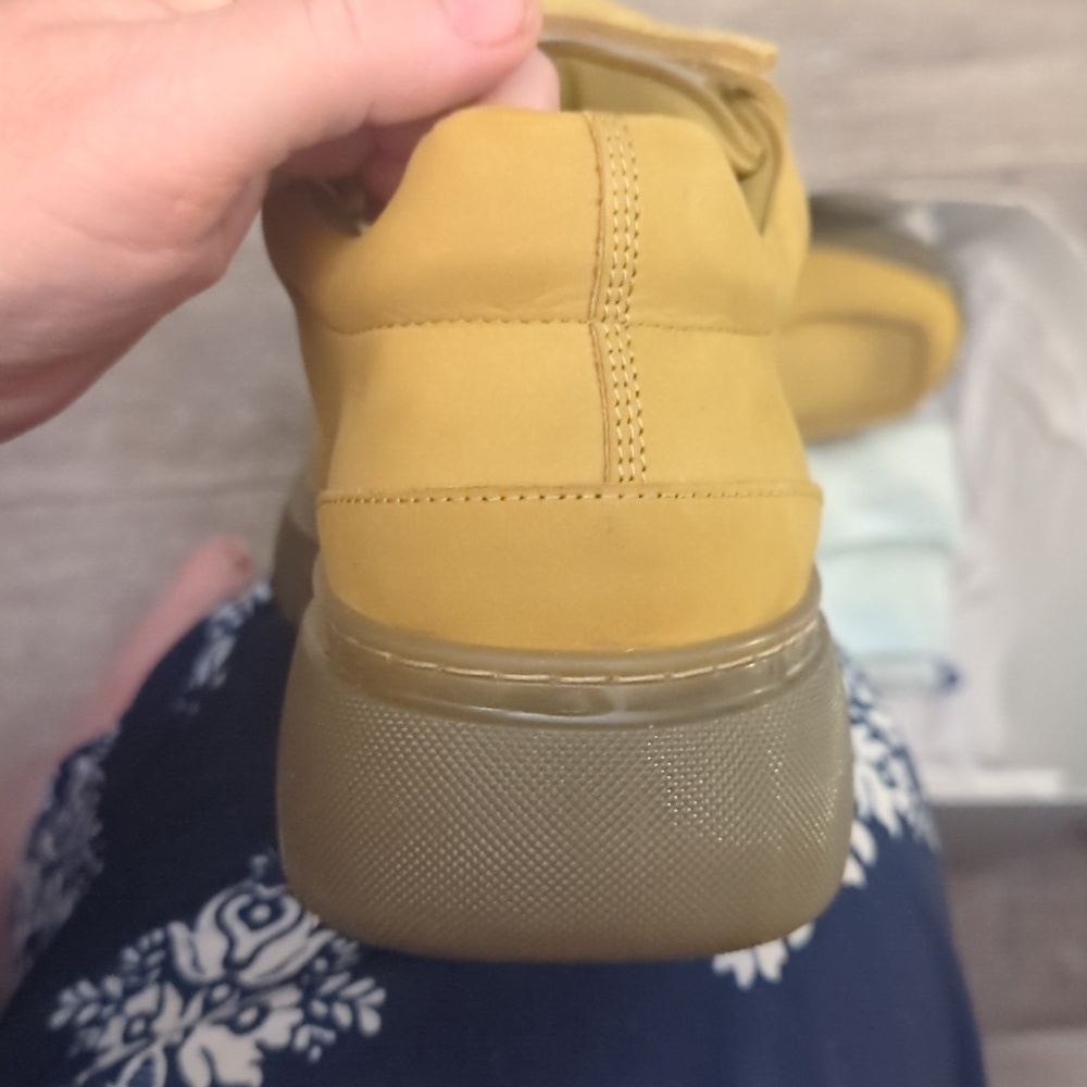 Burberry Men's Tan Leather Loafers with Blue Logo Brand New - Picture 14 of 16